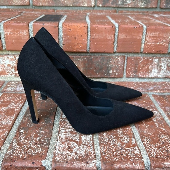 GOOD AMERICAN The Icon Pointed Toe Pump In Black Suede Women's Size 8 - Picture 1 of 7